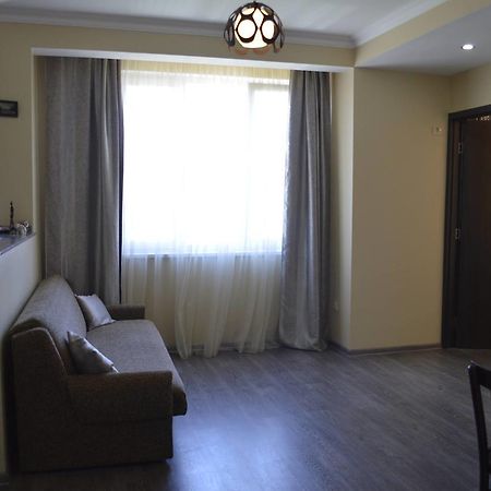 Apartment Near Park 36 บาทูมิ ภายนอก รูปภาพ