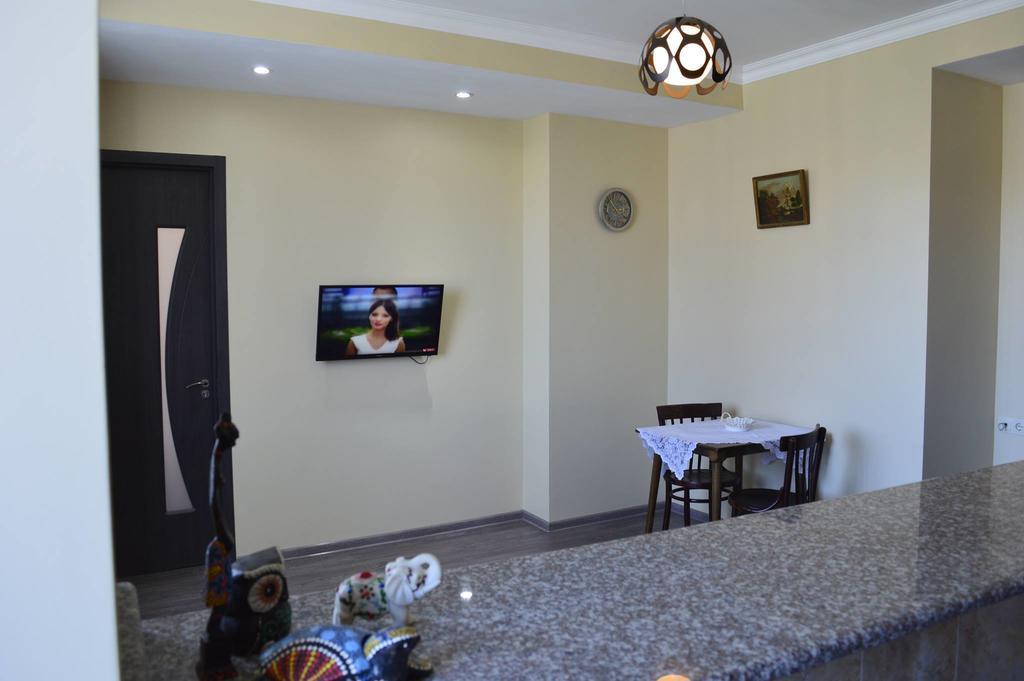 Apartment Near Park 36 บาทูมิ ภายนอก รูปภาพ