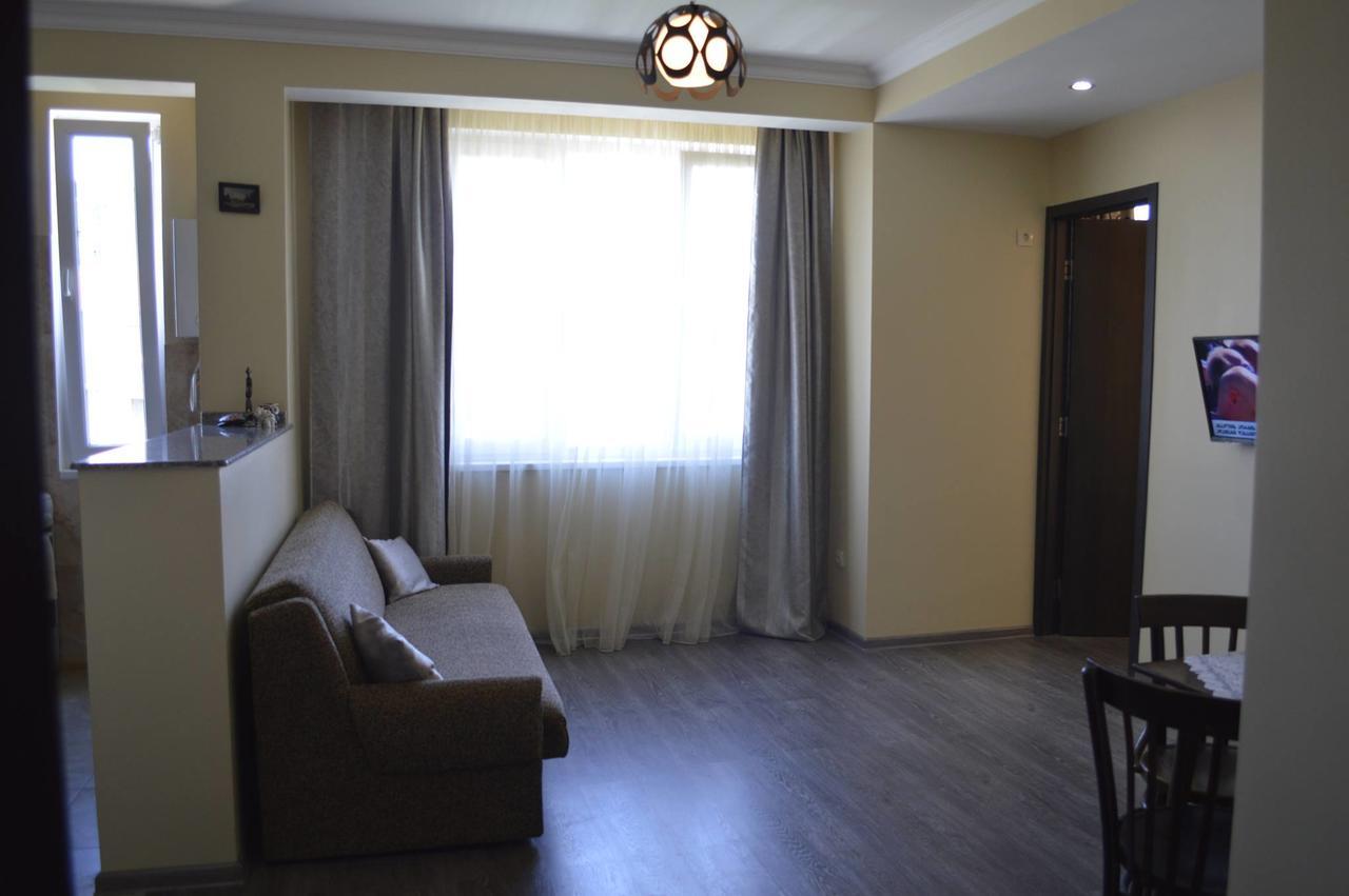Apartment Near Park 36 บาทูมิ ภายนอก รูปภาพ